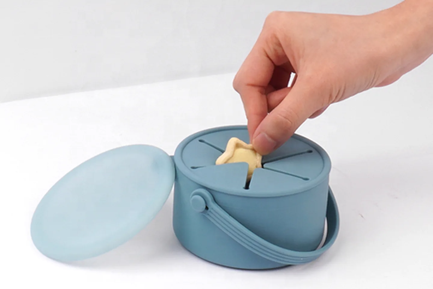 Custom silicone toddler snack bowl with carry handle snack lid and flat cover